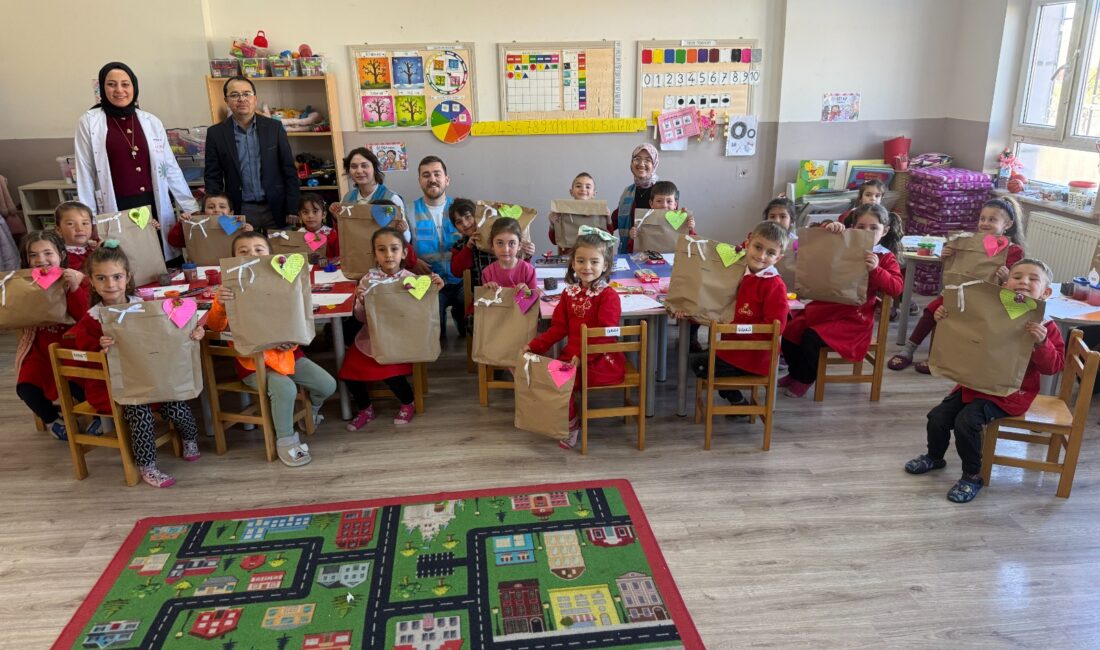 Afyonkarahisar Girişimci Genç Liderler Derneği Ramazan Bayramı öncesinde anaokulu öğrencileri