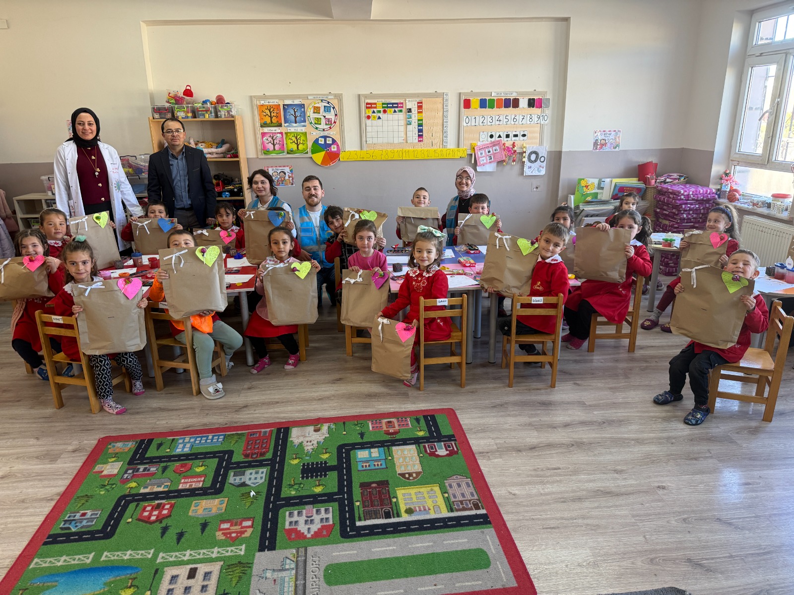 Afyonkarahisar Girişimci Genç Liderler Derneği Ramazan Bayramı öncesinde anaokulu öğrencileri