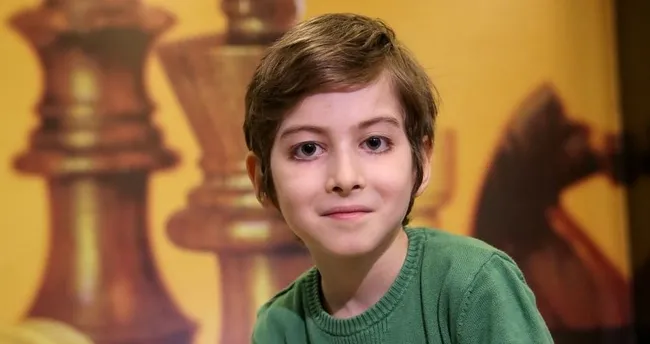 Bir dönem felsefi yorumları ve okuduğu kitaplarla Türkiye'nin gündemine oturan