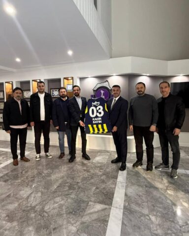 Afyonkarahisar Fenerbahçeliler Derneği Yönetim Kurulu Başkanı Bilal Özharputlu ve Yönetim