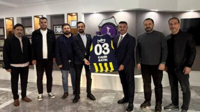 Afyonkarahisar Fenerbahçeliler Derneği Yönetim Kurulu Başkanı Bilal Özharputlu ve Yönetim