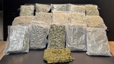 Afyonkarahisar’da polis ekiplerinin gerçekleştirdiği uygulamalarda uyuşturucu madde ele geçirilirken iki