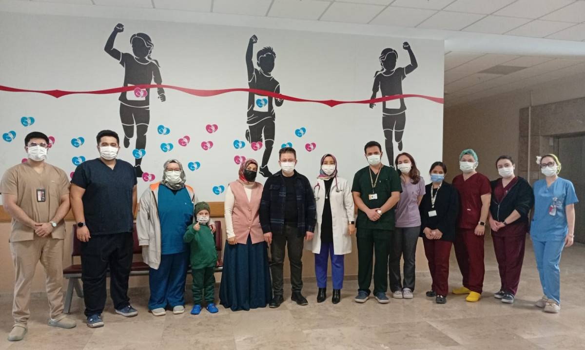 Dört buçuk yıl önce lösemi teşhisi konan Alperen, Afyonkarahisar Sağlık