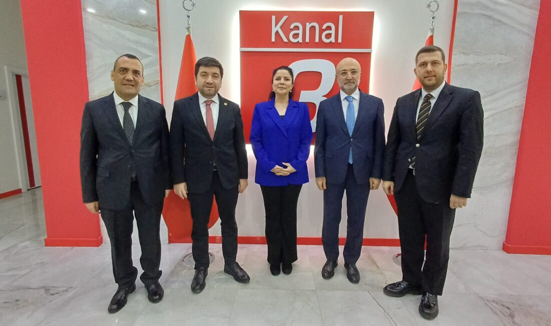 AK Parti Afyonkarahisar İl Başkanı Turgay Şahin, beraberindeki İl Başkan