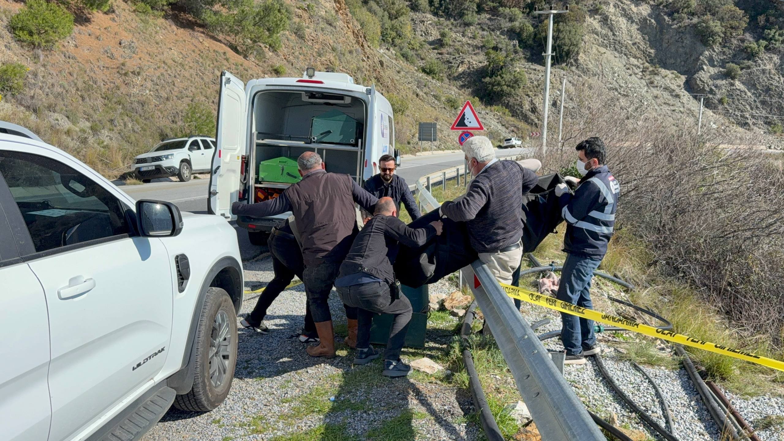 Antalya’nın Gazipaşa ilçesinde dün sabah saatlerinde D-400 kara yolu üzerinde