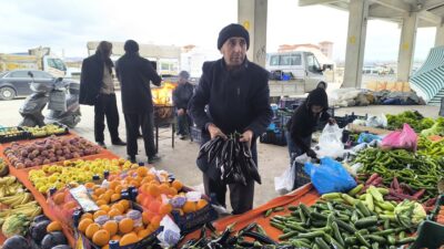 Afyonkarahisar’da kurulan semt pazarlarında bu haftanın zam şampiyonu ilan edilen