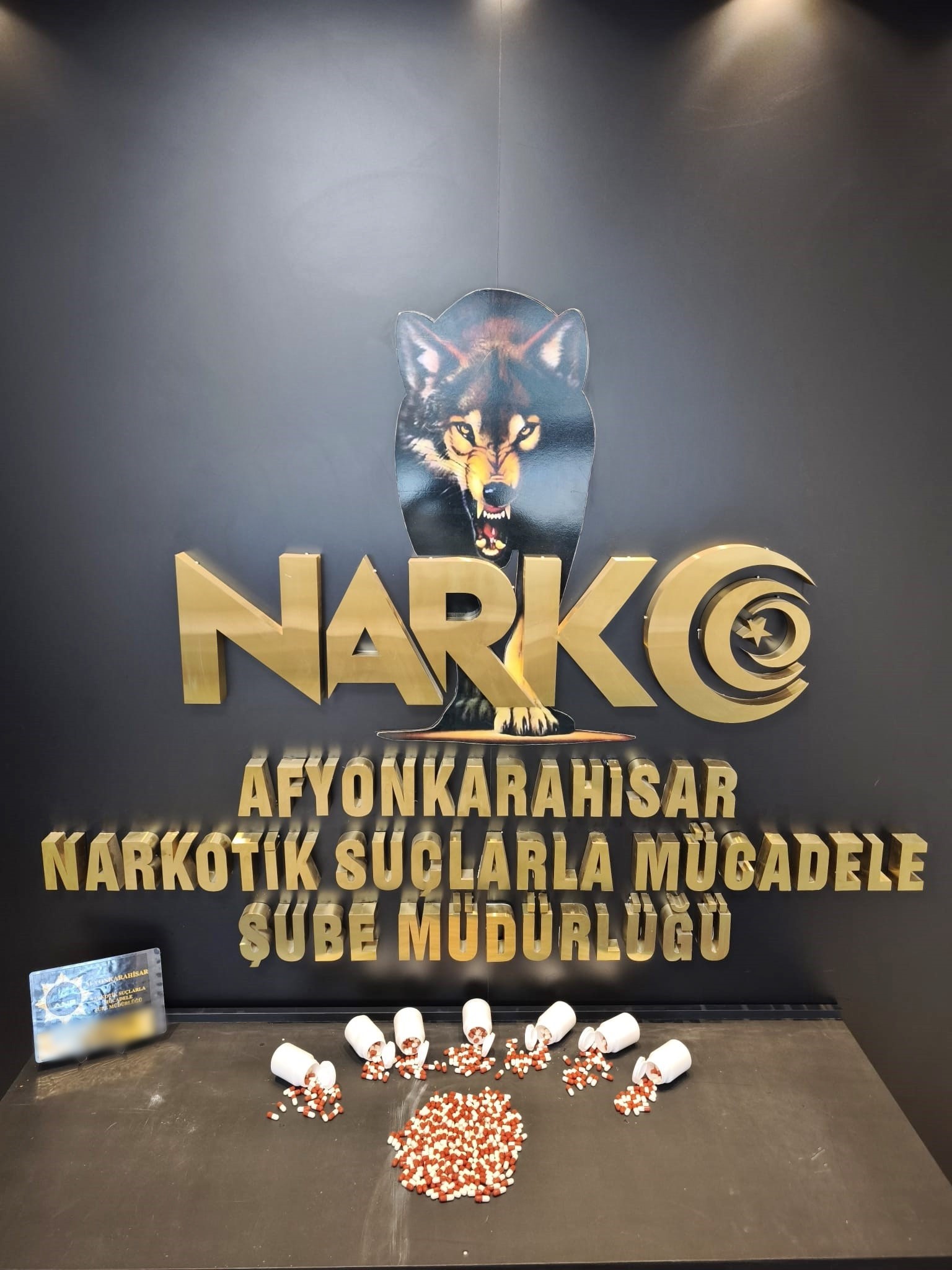 Afyonkarahisar kent girişinde emniyet güçleri tarafından gerçekleştirilen asayiş ve trafik