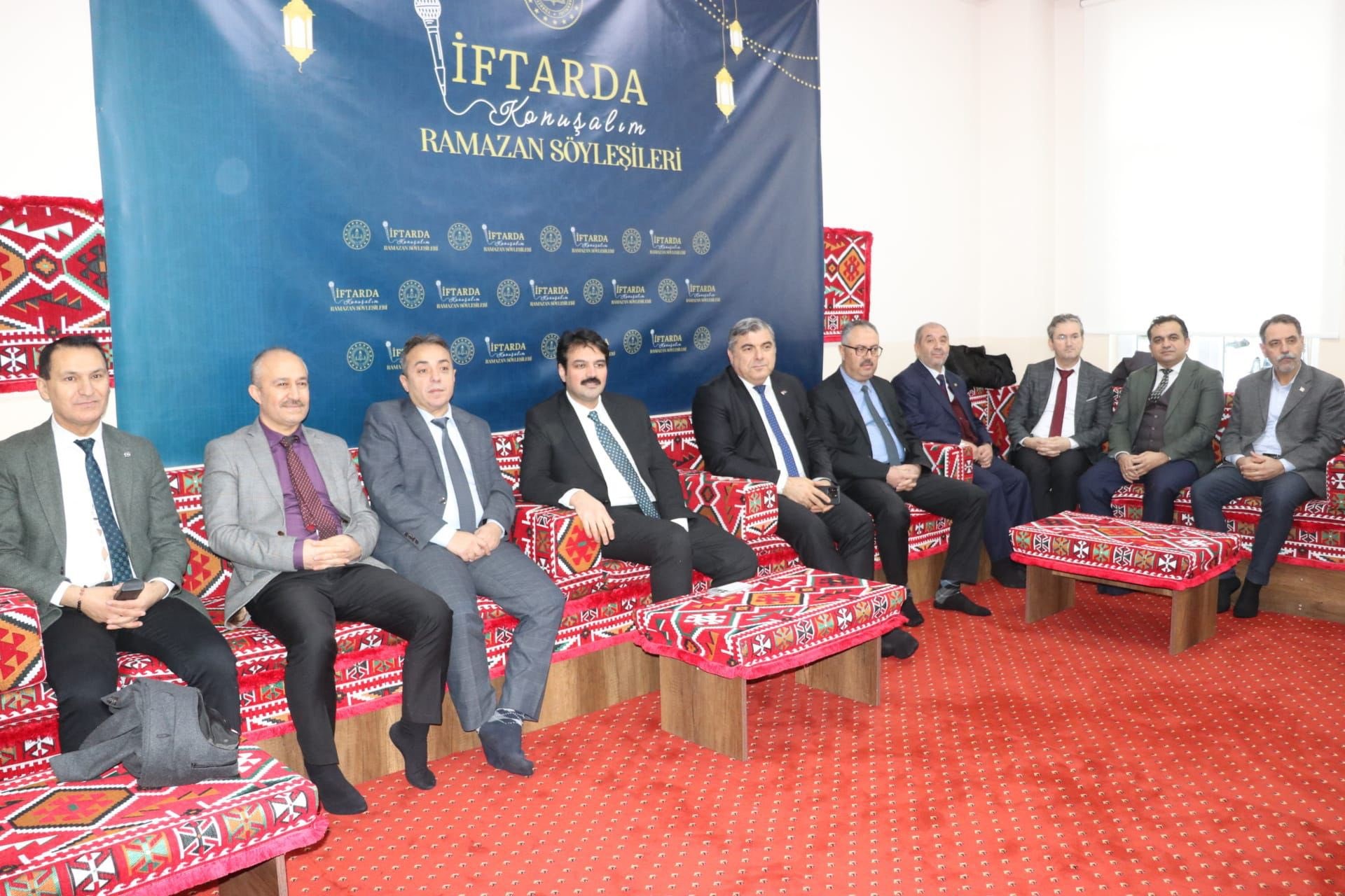 Afyonkarahisar, Ramazan ayının manevi huzurunu milli eğitim camiasıyla birlikte yaşıyor.