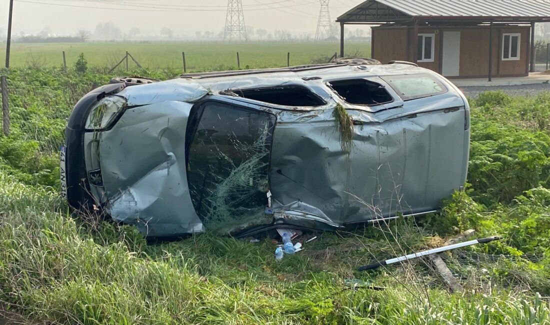 Kocaeli'nin Kartepe ilçesinde kontrolden çıkarak tarlaya uçan hafif ticari aracın