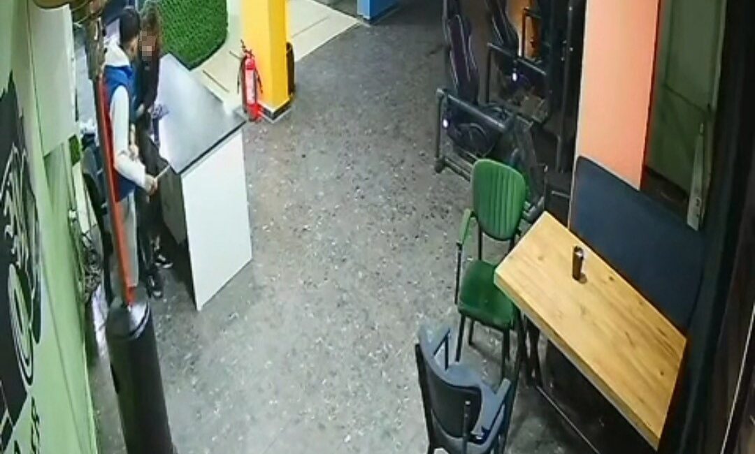 Afyonkarahisar’ın Sandıklı ilçesinde geçtiğimiz hafta sonu bir internet kafede yaşanan