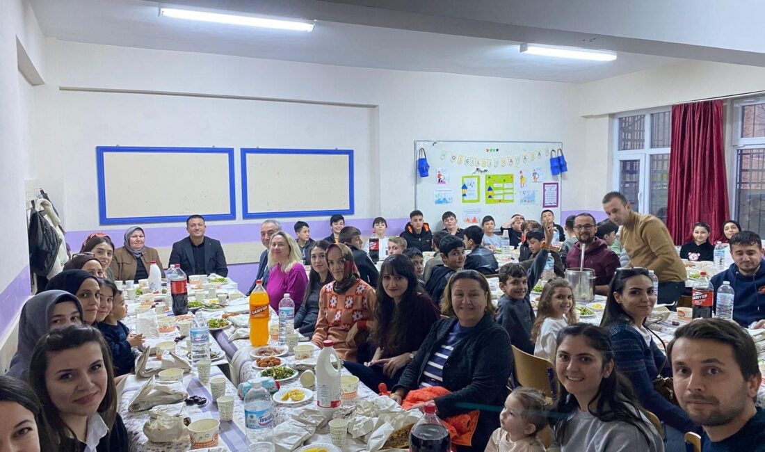 Afyonkarahisar'ın İhsaniye ilçesine bağlı Bozhüyük köyünde imece usulü ile gerçekleştirilen