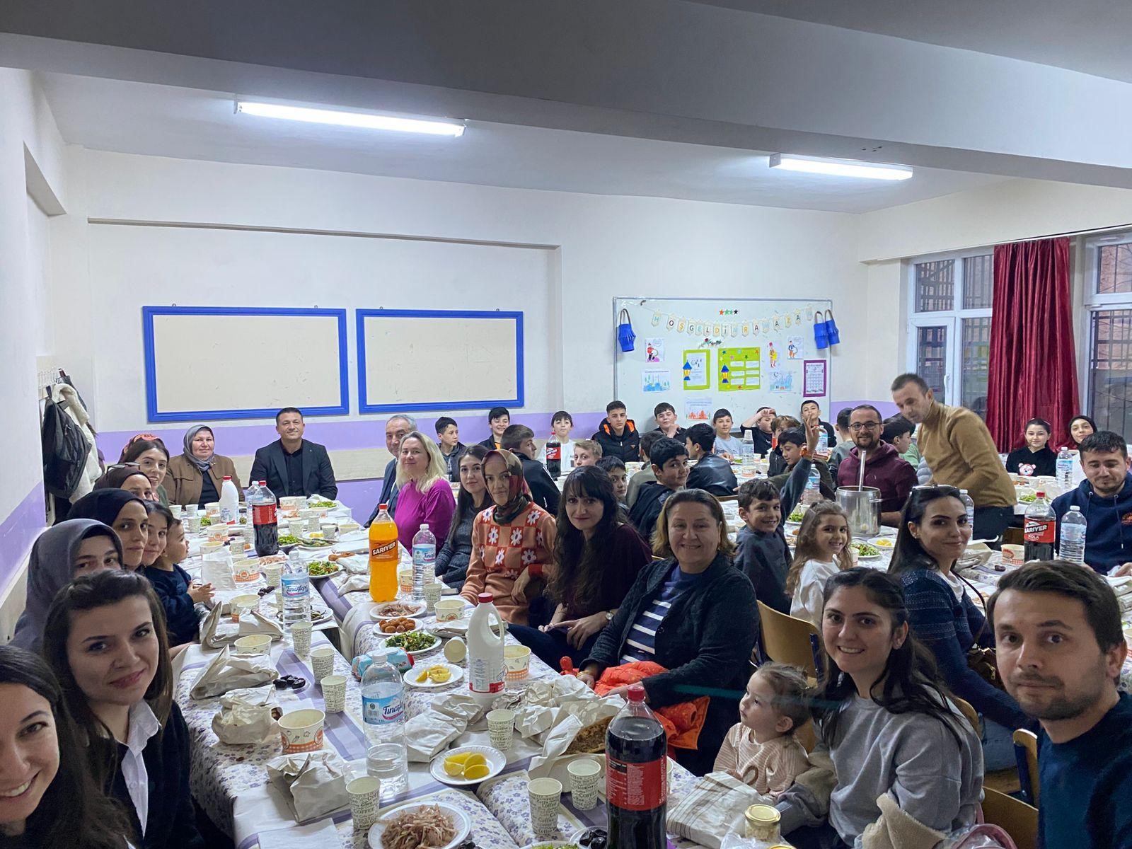 Afyonkarahisar'ın İhsaniye ilçesine bağlı Bozhüyük köyünde imece usulü ile gerçekleştirilen