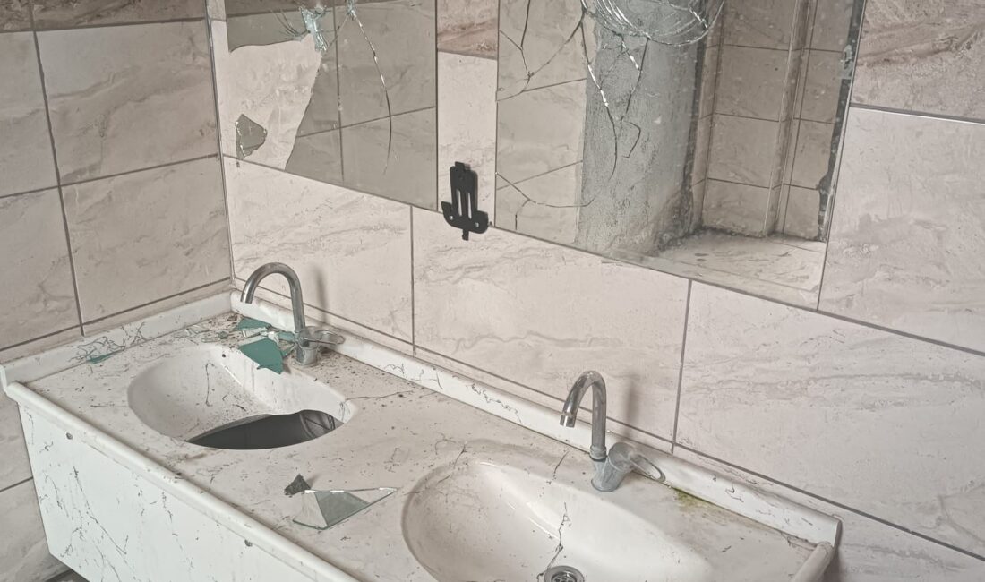 Afyonkarahisar’ın Şuhut ilçesindeki tarihi Ulu Cami’de kimliği belirsiz şahıslar tarafından