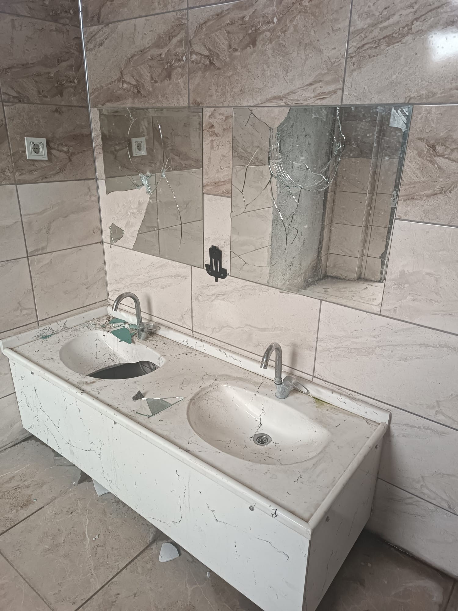 Afyonkarahisar’ın Şuhut ilçesindeki tarihi Ulu Cami’de kimliği belirsiz şahıslar tarafından