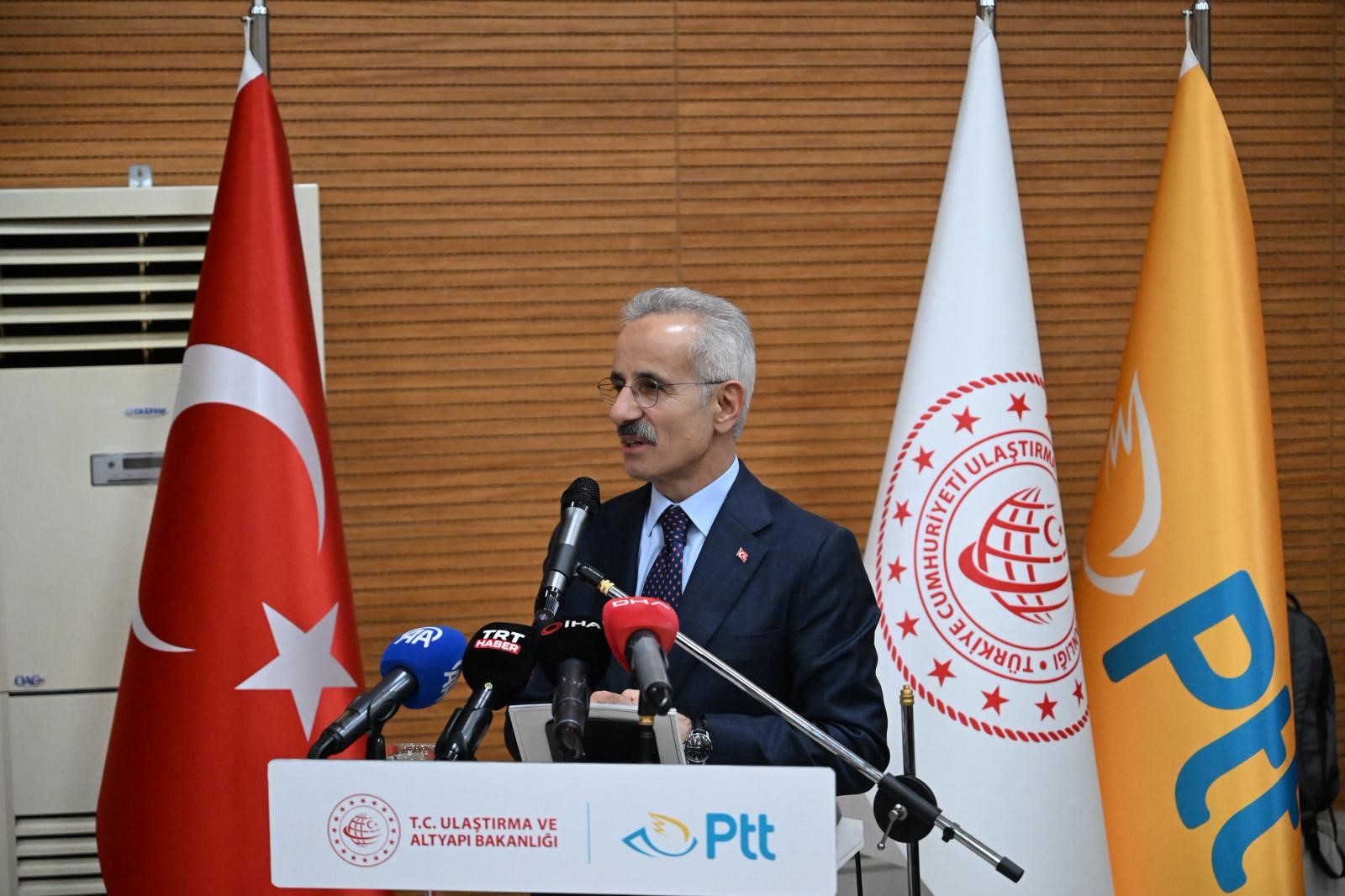 Ulaştırma ve Altyapı Bakanı Abdulkadir Uraloğlu, köklü bir geçmişe sahip