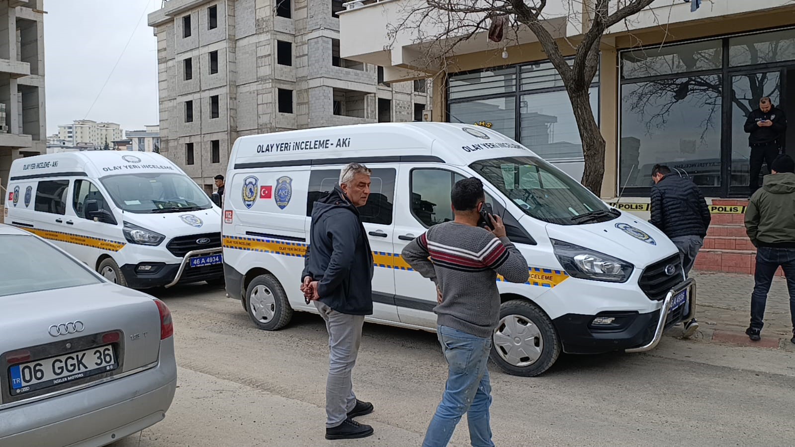 Kahramanmaraş’ın Dulkadiroğlu ilçesinde bir esnafın iş yerinden gelen tek el