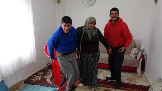 Adıyaman’da yaşamını sürdüren 53 yaşındaki Reyhan Bali, hayatını doğuştan hem