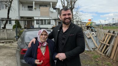 Düzce'de sosyal medya içerik üreticisi Muhammed Bişgin, 8 Mart Dünya