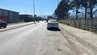  Kocaeli'nin Körfez ilçesinde iki tırın arasında sıkışan sürücü hayatını kaybetti.