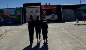 Afyonkarahisar’da jandarma ekiplerinin titiz takibi, uzun süredir firari olan bir