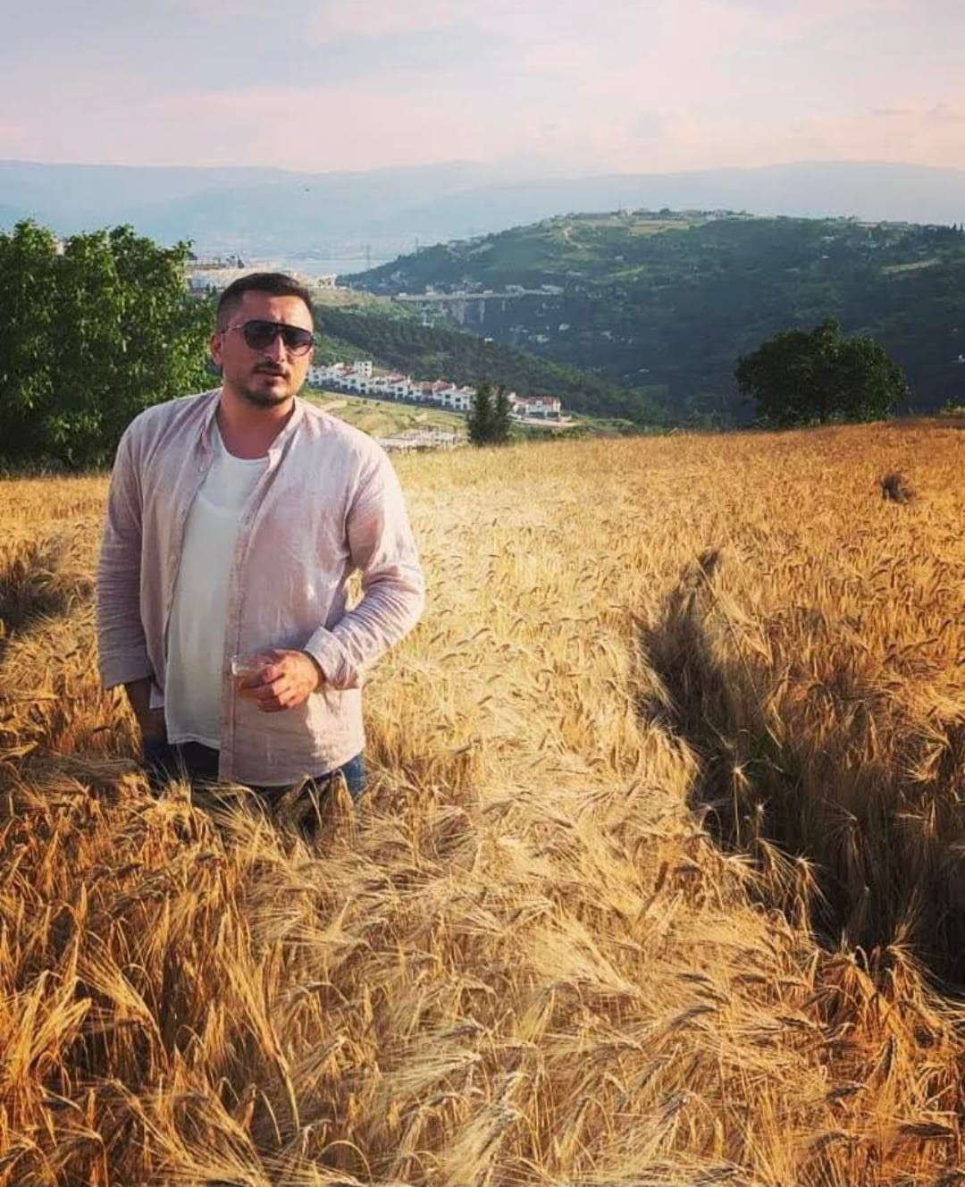 Kocaeli Adliyesi önünde, cinsel istismara uğradığını iddia eden Sümeyye M.