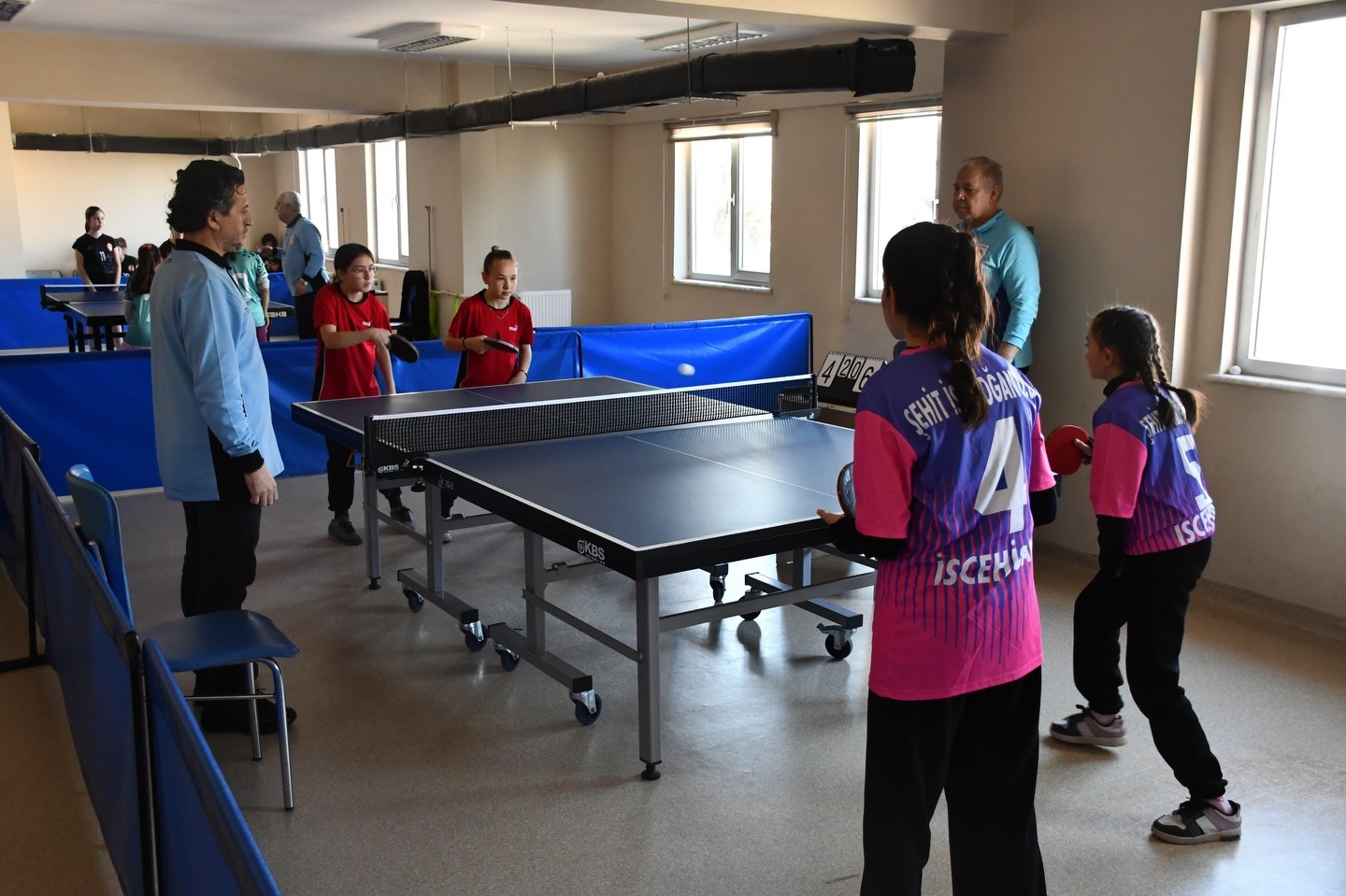 Afyonkarahisar’da heyecanla takip edilen Okul Sporları Küçük Kızlar Masa Tenisi