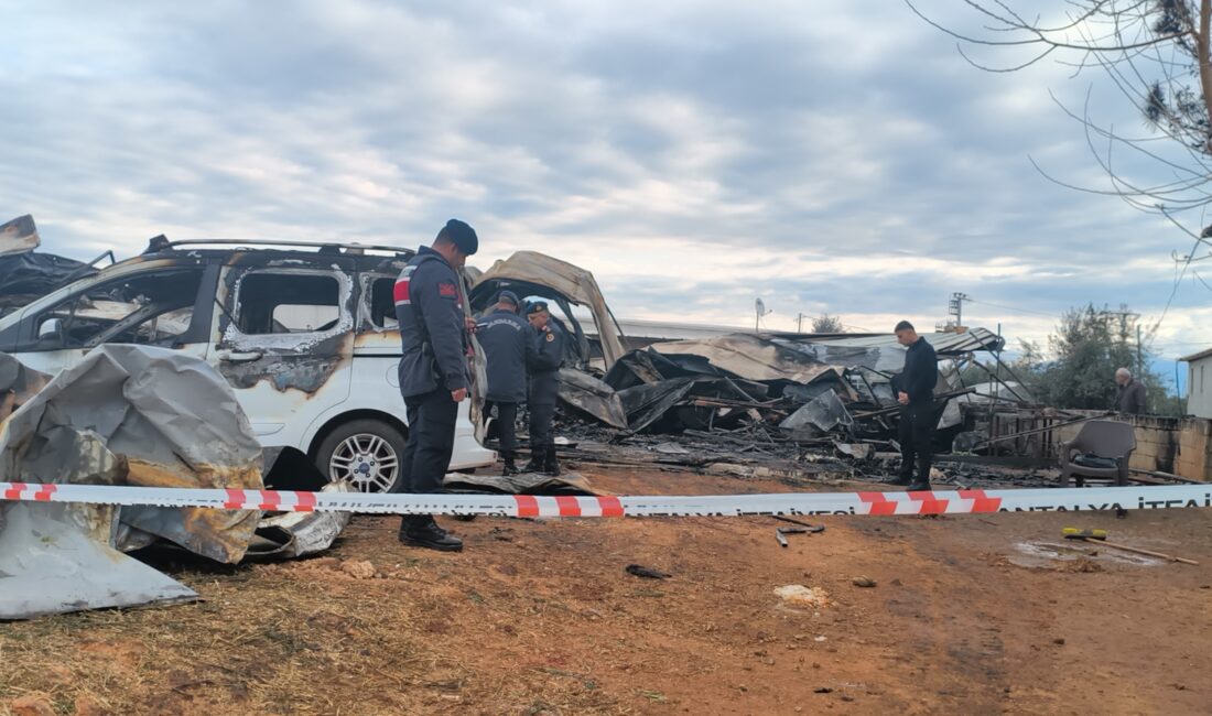  Antalya'nın Kepez ilçesinde gece saatlerinde çıkan yangında, yabancı uyruklu 6