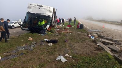 Adana’nın Kozan ilçesinde sabah saatlerinde meydana gelen feci trafik kazasında,