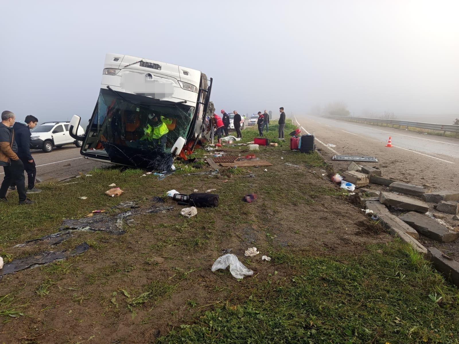 Adana’nın Kozan ilçesinde sabah saatlerinde meydana gelen feci trafik kazasında,