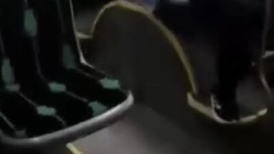 Kocaeli'de seyir halindeki bir halk otobüsünde bir şahsın sergilediği uygunsuz