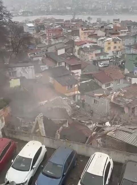 İstanbul Fatih’teki Ayvansaray Mahallesi’nde meydana gelen patlama ve ardından yaşanan