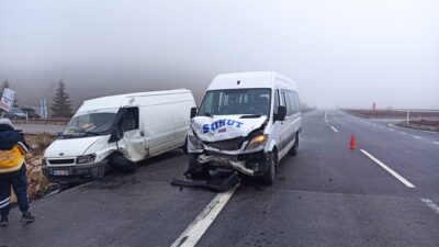 Afyonkarahisar-Şuhut kara yolunda öğle saatlerinde meydana gelen trafik kazasında, bir