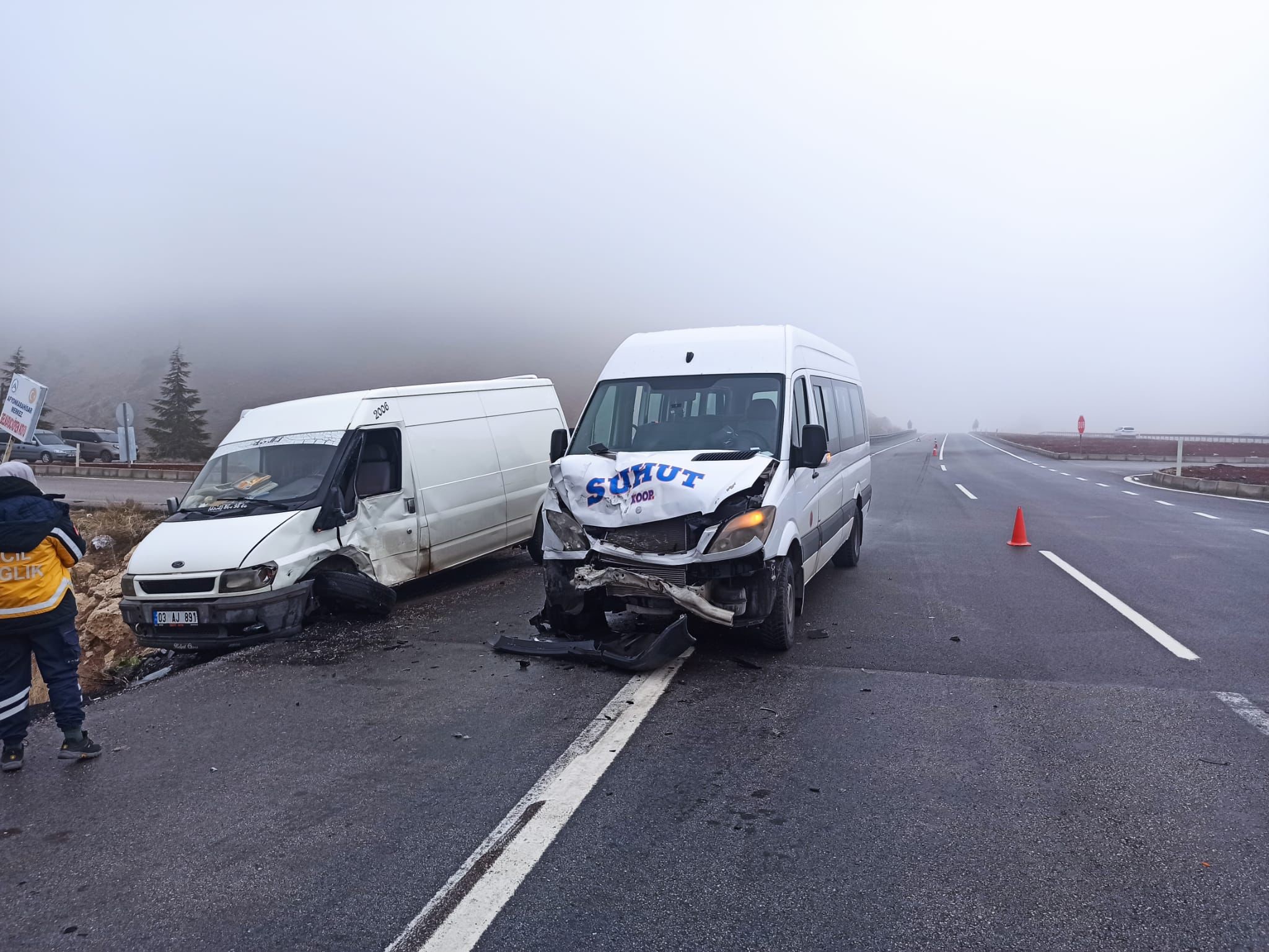 Afyonkarahisar-Şuhut kara yolunda öğle saatlerinde meydana gelen trafik kazasında, bir