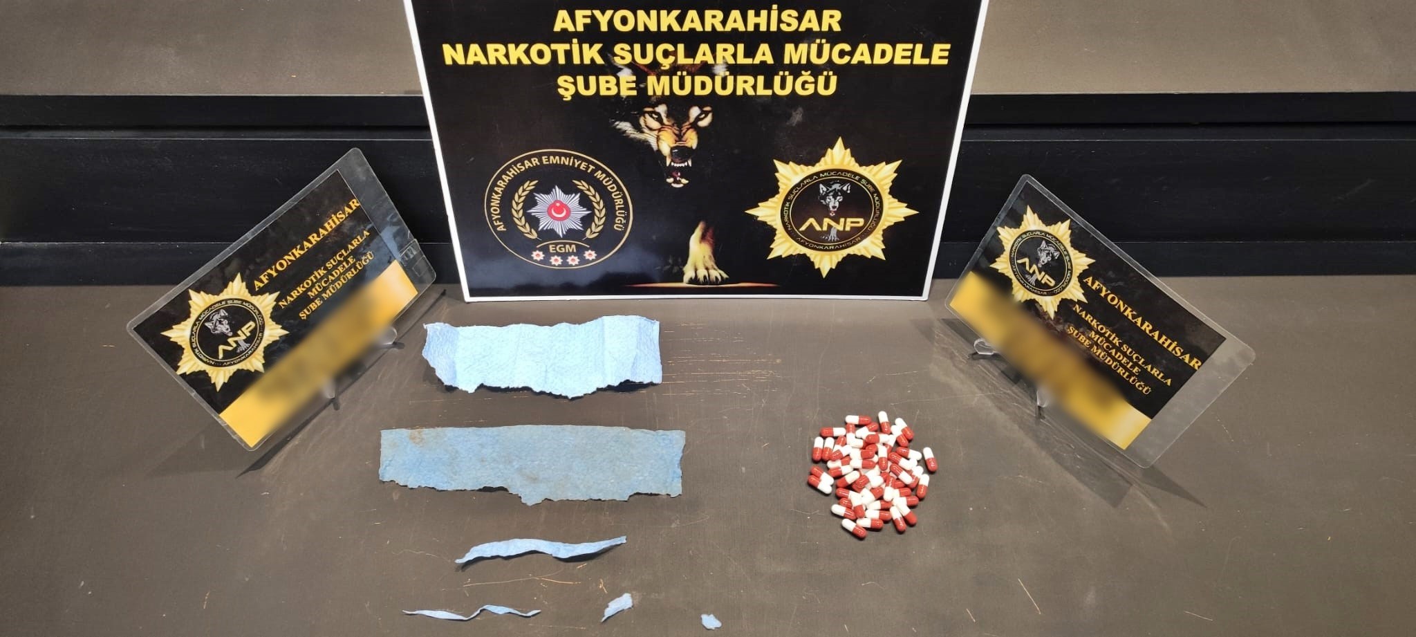 Afyonkarahisar İl Emniyet Müdürlüğü ekipleri, sokak satıcılarına yönelik düzenlediği operasyonla