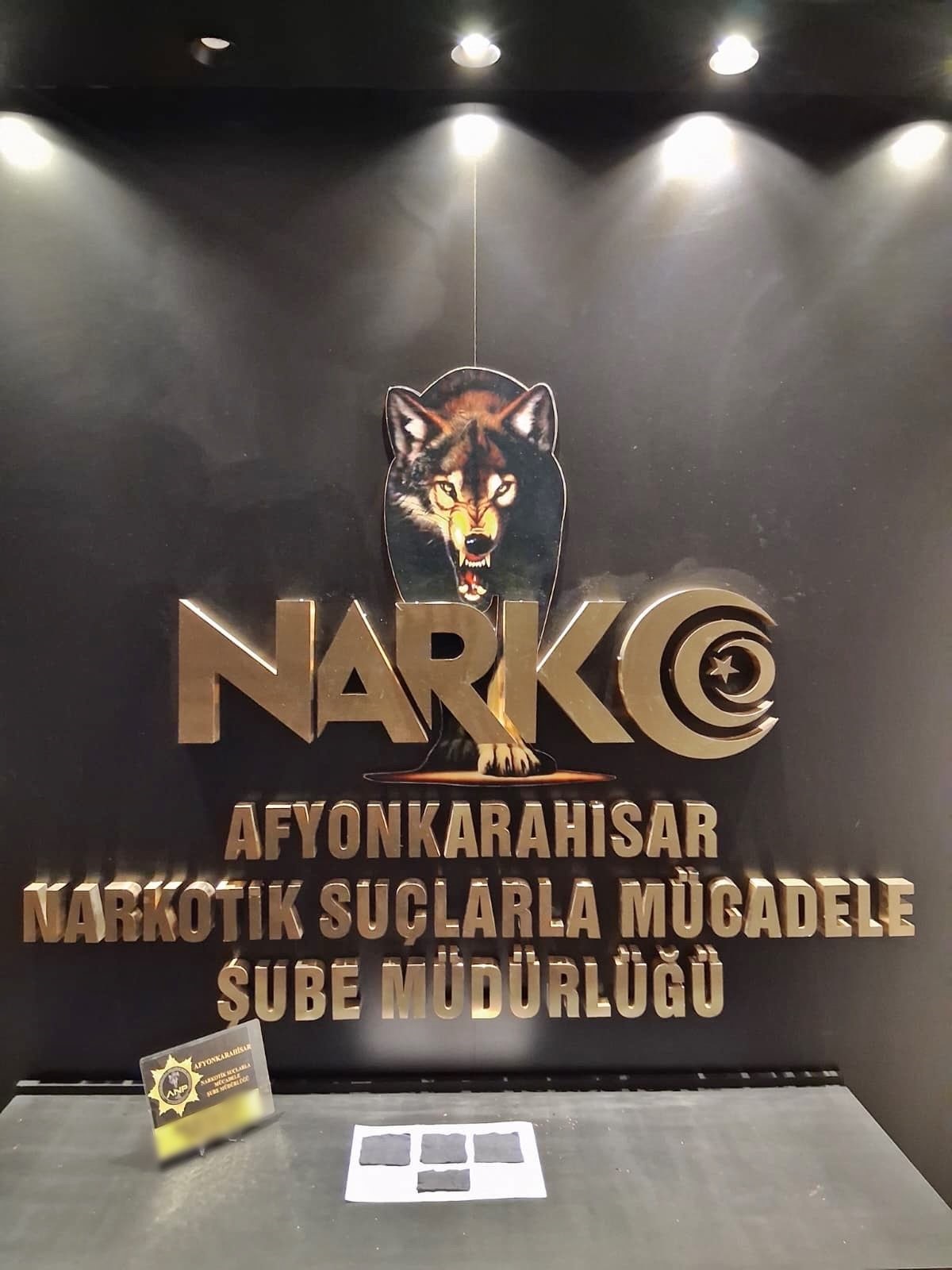 Afyonkarahisar İl Emniyet Müdürlüğü ekiplerinin kent girişinde gerçekleştirdiği rutin denetimler,