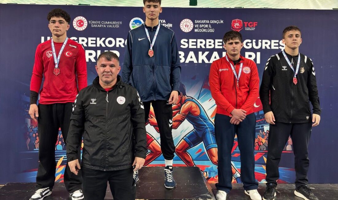 Sakarya’da düzenlenen U-15 Erkekler Serbest Güreş Grup Müsabakalarında, Afyonkarahisar’ı temsil