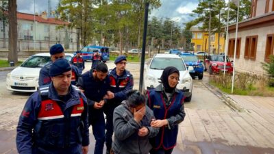 Afyonkarahisar'da bohçacı kılığında gittikleri köyde bir kişinin ev almak için