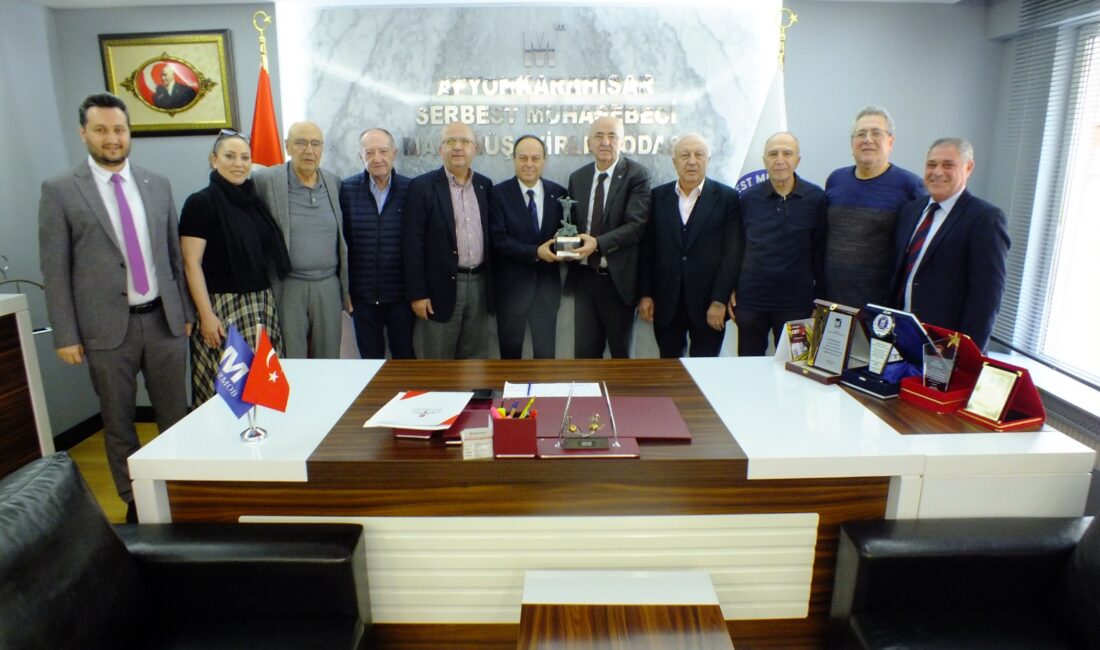 Afyonkarahisar Eğitim Vakfı Yönetim Kurulu Başkanı Hüsnü Serteser, Başkan Yardımcısı