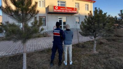 Afyonkarahisar İl Jandarma Komutanlığı ekipleri, aranan şahısların yakalanmasına yönelik çalışmalarını