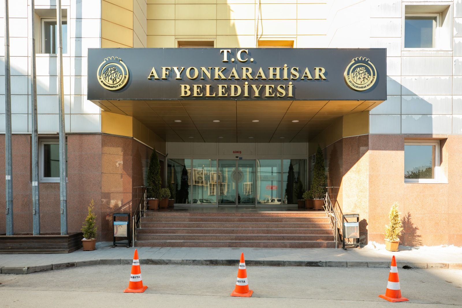 Afyonkarahisar Belediyesi, Ramazan Bayramı öncesinde vatandaşların alışverişlerini daha rahat ve