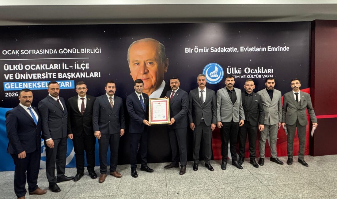 Afyonkarahisar Ülkü Ocakları İl Başkanı Mesut Çetinkaya, ilçe ocak başkanlarıyla