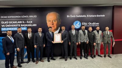 Afyonkarahisar Ülkü Ocakları İl Başkanı Mesut Çetinkaya, ilçe ocak başkanlarıyla