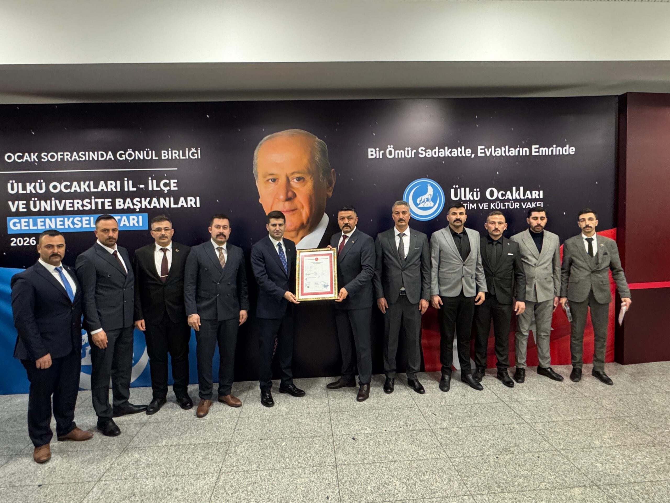 Afyonkarahisar Ülkü Ocakları İl Başkanı Mesut Çetinkaya, ilçe ocak başkanlarıyla