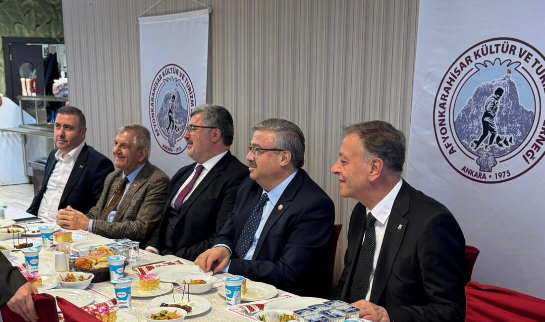 Ankara’da yaşayan Afyonkarahisarlılar, düzenlenen iftar programında bir araya gelerek Ramazan