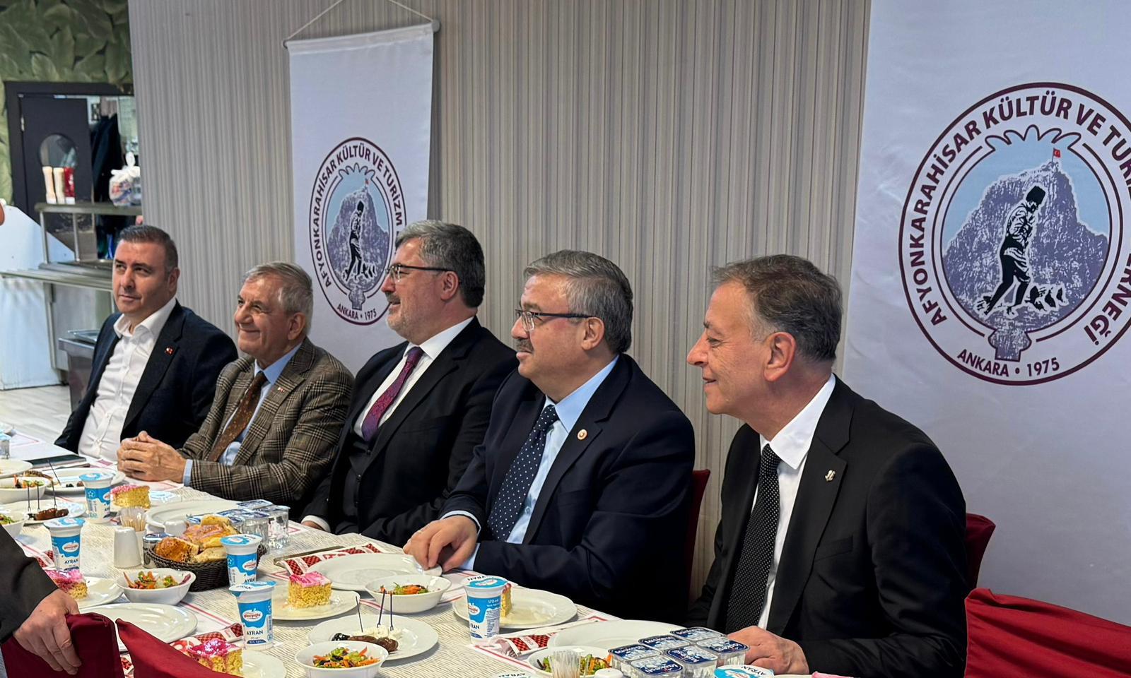 Ankara’da yaşayan Afyonkarahisarlılar, düzenlenen iftar programında bir araya gelerek Ramazan