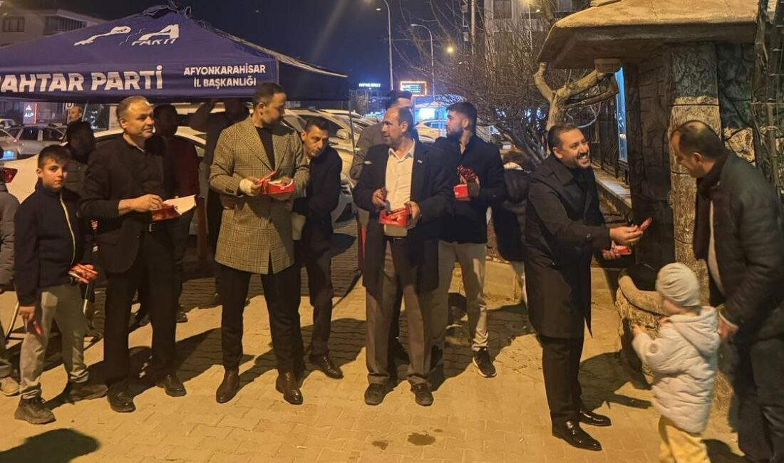 Anahtar Parti Afyonkarahisar teşkilatı, Kadir Gecesi dolayısıyla kent genelinde vatandaşlarla