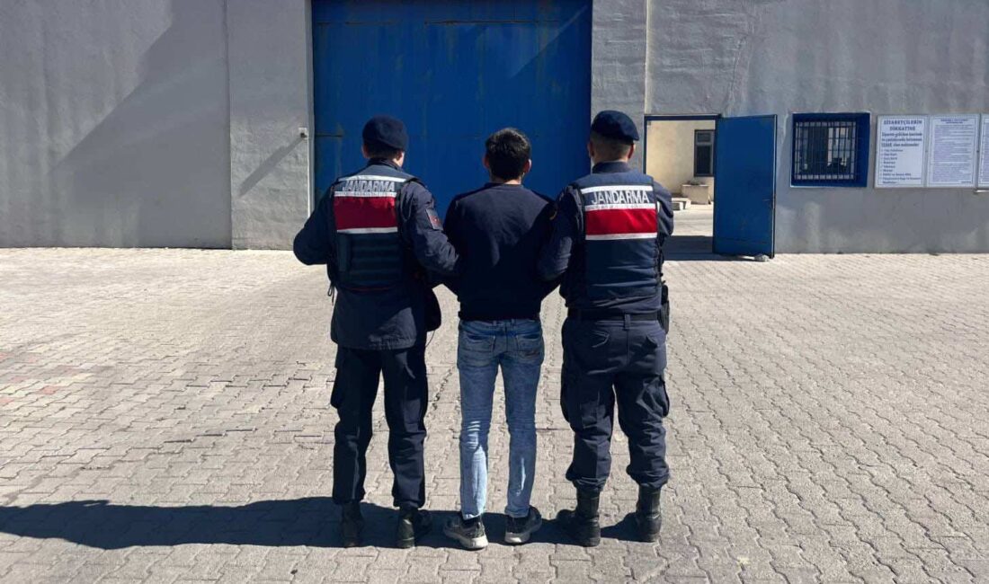 Afyonkarahisar İl Jandarma Komutanlığı ekipleri tarafından aranan şahısların yakalanmasına yönelik