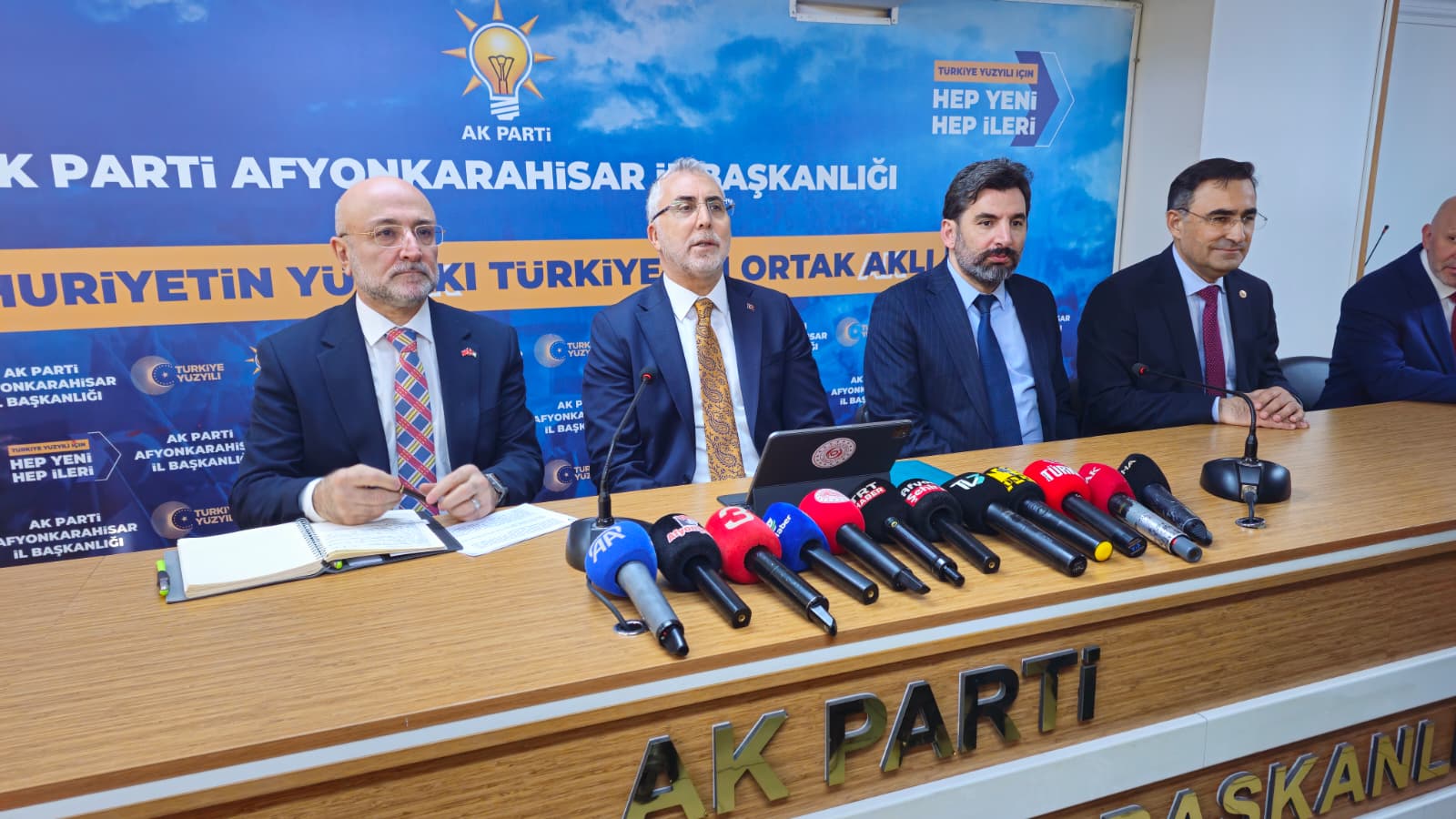 Afyonkarahisar’a gelen Çalışma ve Sosyal Güvenlik Bakanı Prof. Dr. Vedat