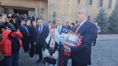 Çalışma ve Sosyal Güvenlik Bakanı Prof. Dr. Vedat Işıkhan, bir