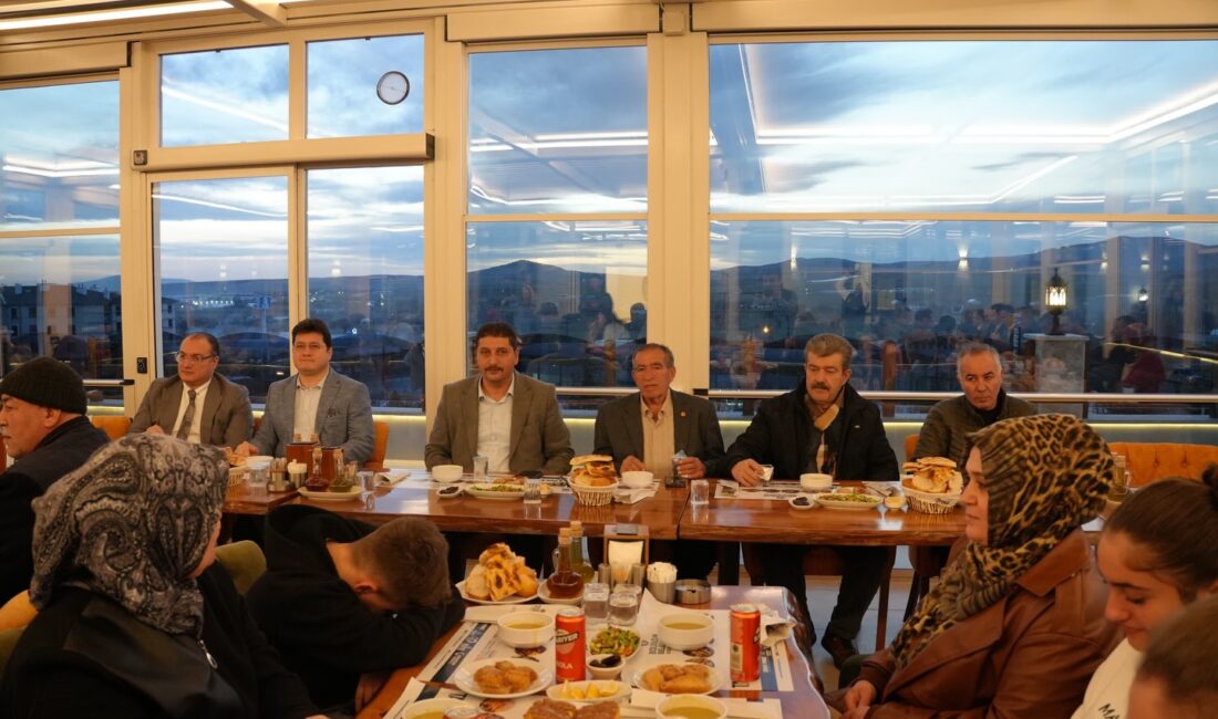 Bolvadin Kaymakamlığı tarafından öksüz ve yetim çocuklar için düzenlenen iftar